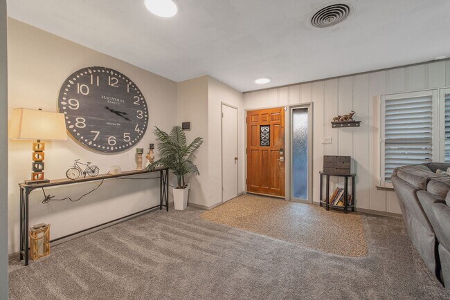 Foto del edificio - 3 bedroom 2 bath with Pool and Solar