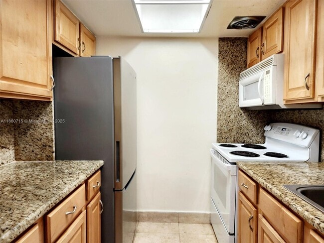 Building Photo - 455 Golden Isles Dr