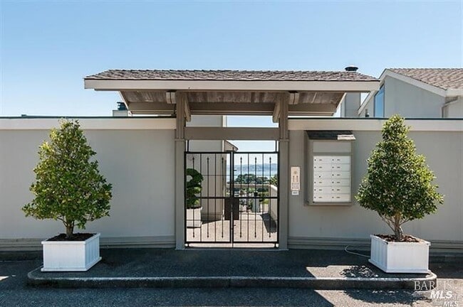 Building Photo - 90 Lyford Dr