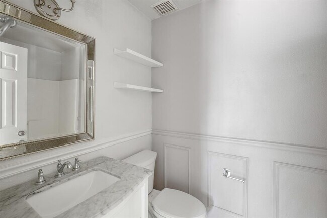Building Photo - 16835 Pine Castle Dr