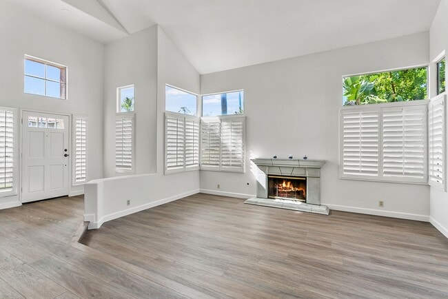 Building Photo - 9191 Belcaro Dr
