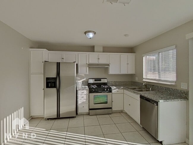 Building Photo - 1368 S Christy Ln