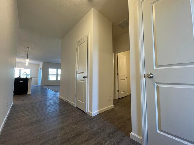 Building Photo - 1173 Groom Ln