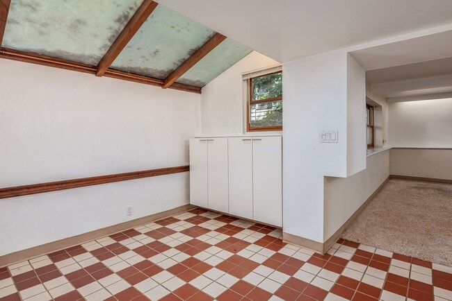Building Photo - TOW2146