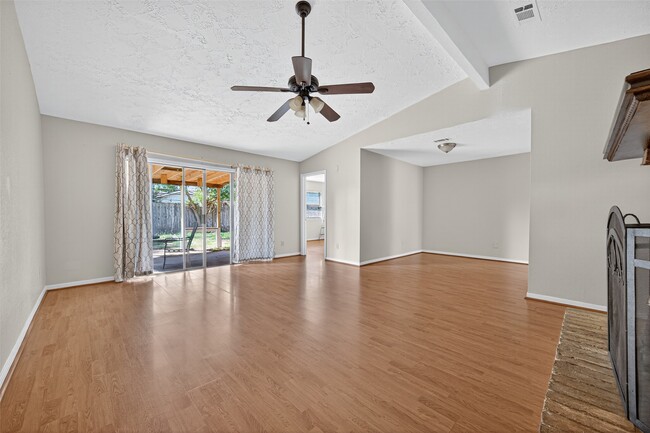 Foto del edificio - 8623 Riverside Walk Ln