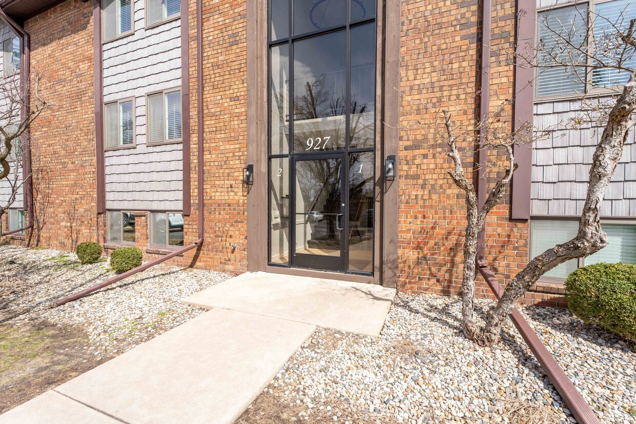 Building Photo - ONE11 RESIDENCES - MONROE