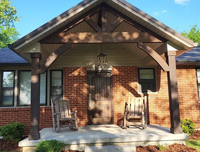 Building Photo - 303 Pleasant Dr