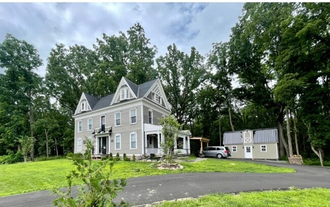 Building Photo - 2421 Troy Schenectady Rd