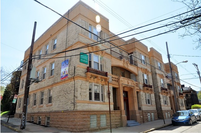 Building Photo - Howe and Maryland Apartments