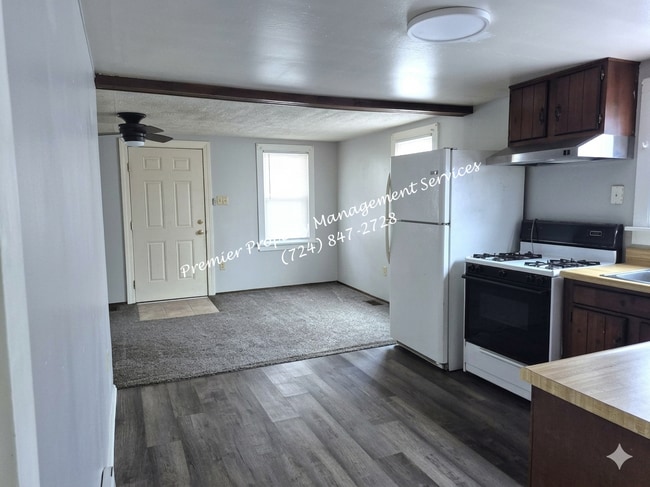 Building Photo - 905 Crawford St