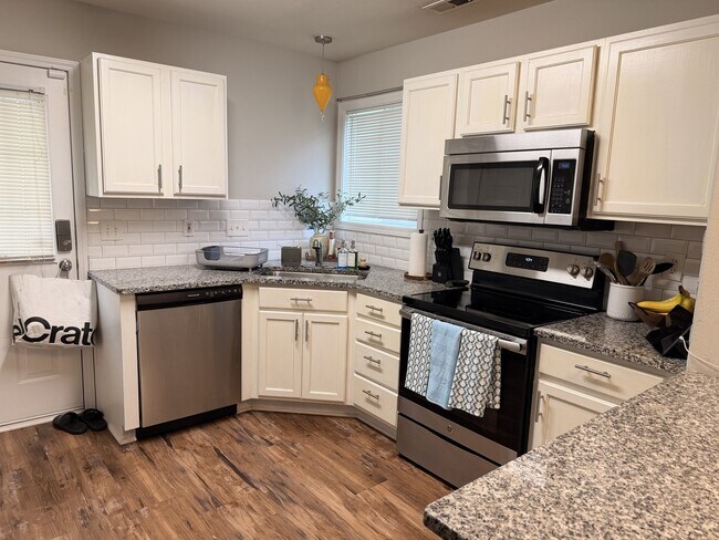Foto del edificio - 2722 Meadow Knoll Dr