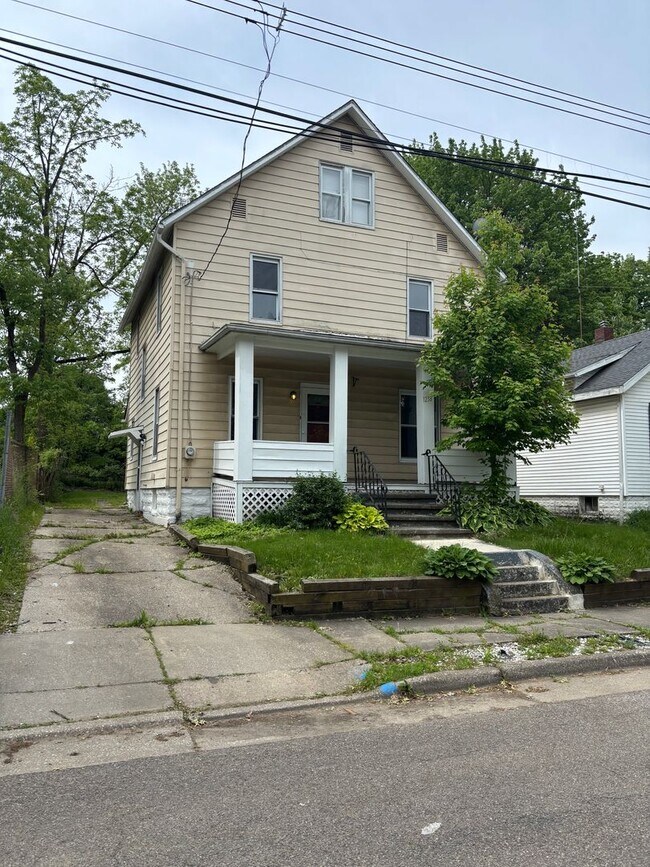 Building Photo - Section 8 Accepted!