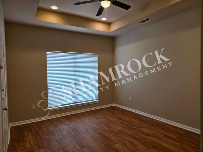 Foto del edificio - 3/2 Uptown Fourplex