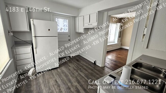 Building Photo - beautifully renovated 3-bedroom