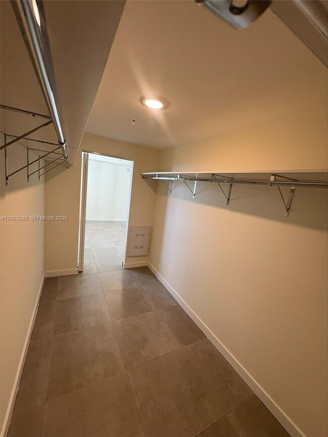 Building Photo - 16395 Biscayne Blvd