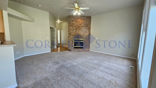 Foto del edificio - Spacious Home with Large Garage!