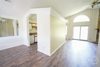 Building Photo - 102 Whippoorwill Ln E