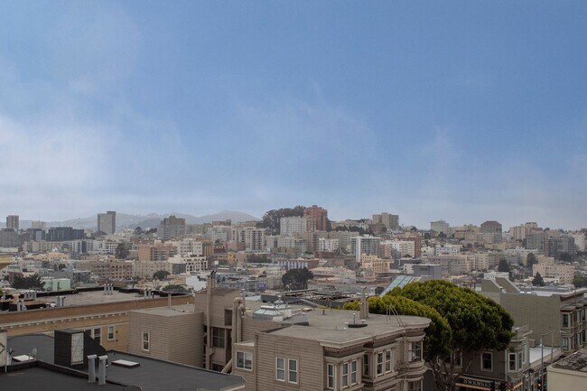 Foto del edificio - Russian Hill: Remodeled Kit/Bath, Formal D...