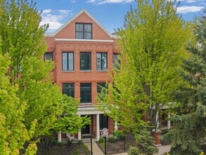 Building Photo - 2048 Valor Ct