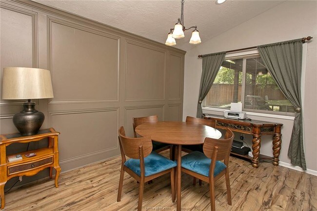 Building Photo - 1413 Magnolia Dr