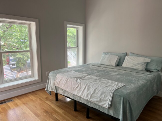 Foto del edificio - 734 Harvard St NW