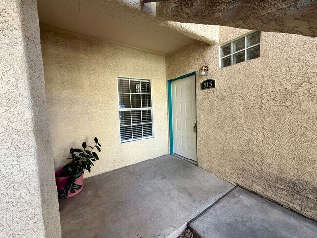 Building Photo - Spectacular condo in the heart of Green Valley