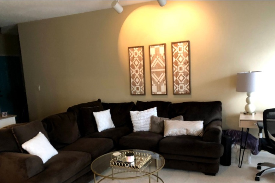 room for a large sofa - 12000 Taliesin Pl