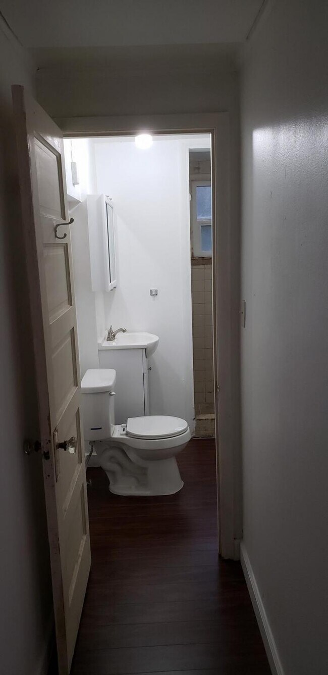 Building Photo - 1 bedroom in Seattle WA 98117