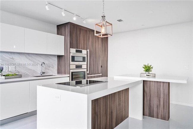 Foto del edificio - 851 NE 1st Ave