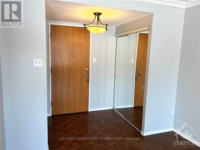 Building Photo - 2759 Carousel Crescent