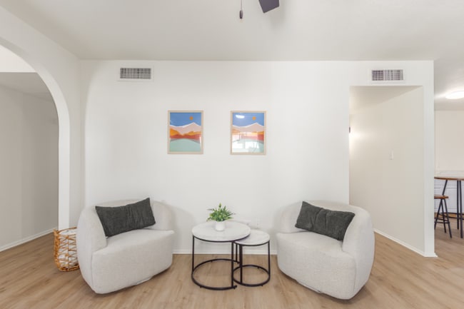 Photo - 2222 W Morningside Dr House