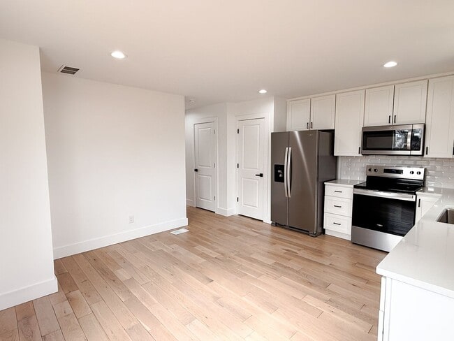 Building Photo - 303 R C Thompson Rd