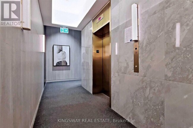 Photo du bâtiment - 898 Portage Pkwy