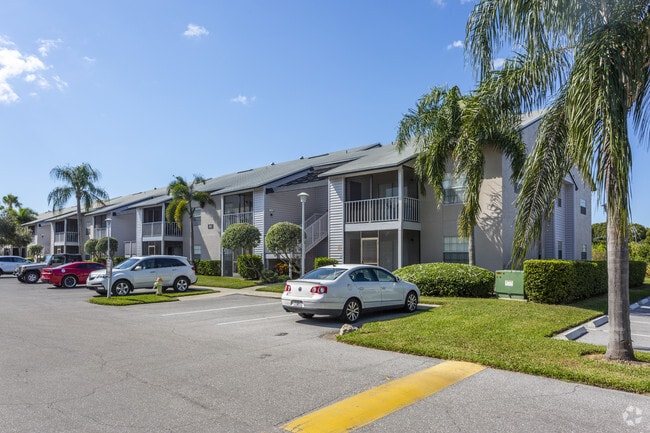 Building Photo - Timber Chase at Sarasota Bay