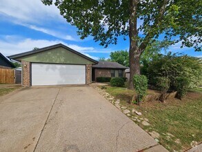 Building Photo - 3609 Peregrine Dr