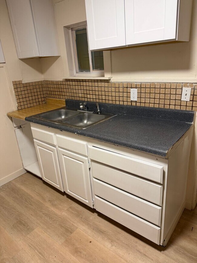 Foto del edificio - 1 bed 1 bath home with Garage