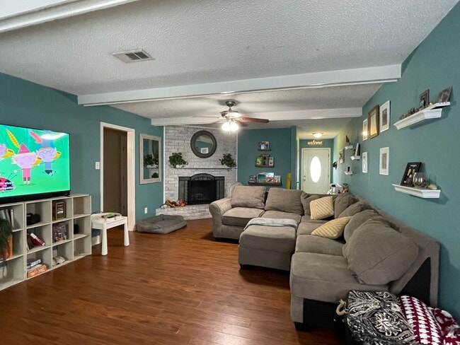 Building Photo - Location, Location, Location...