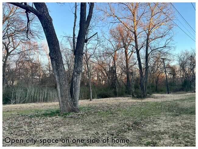 Building Photo - 226 E Murray St