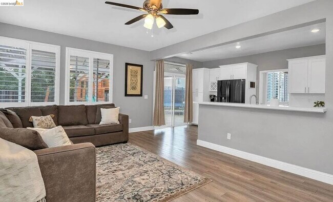 Foto del edificio - 4010 Goleta Pl