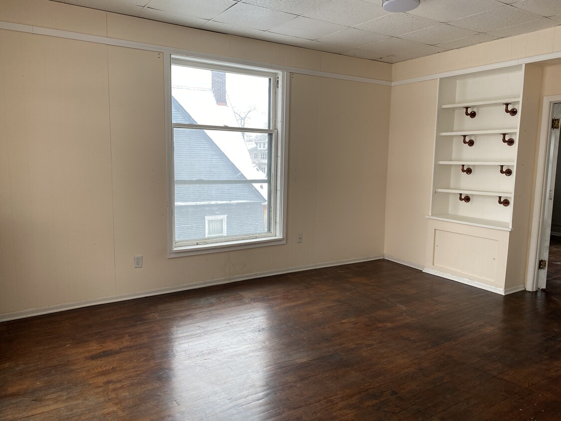 Primary Photo - 1025 N Washington Ave