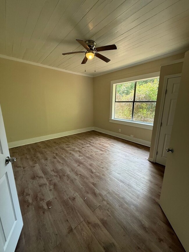 Building Photo - 3BD 1.5BA Single Home in Baton Rouge