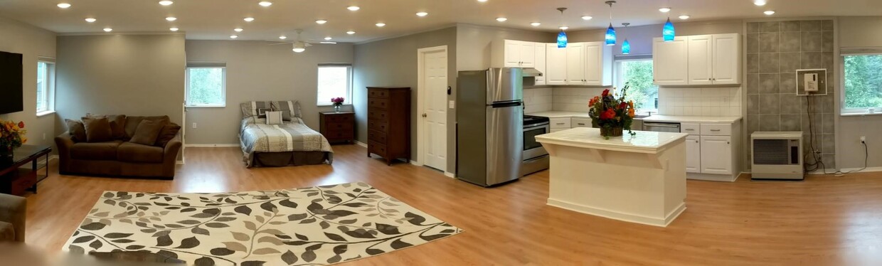 Studio Apartment - 2936 Doughchee Ave