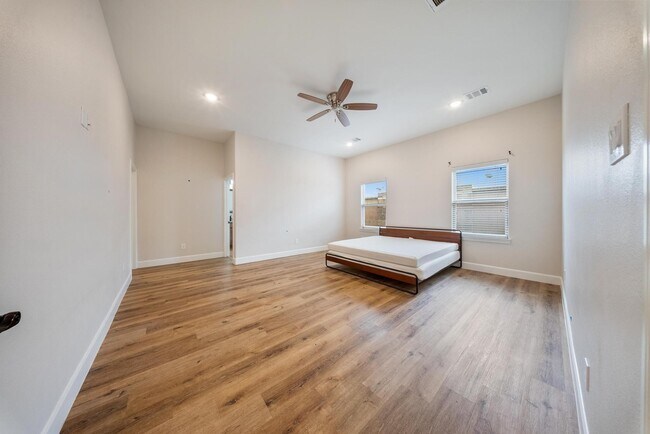 Building Photo - 2019 Olivos St