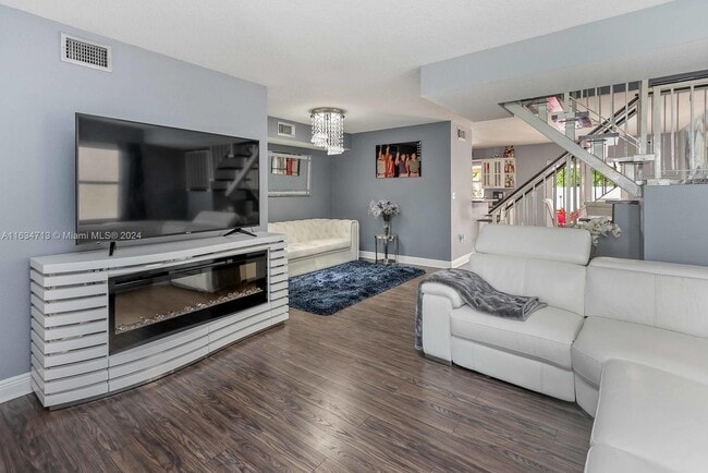 Building Photo - 1021 SW 104th Ct