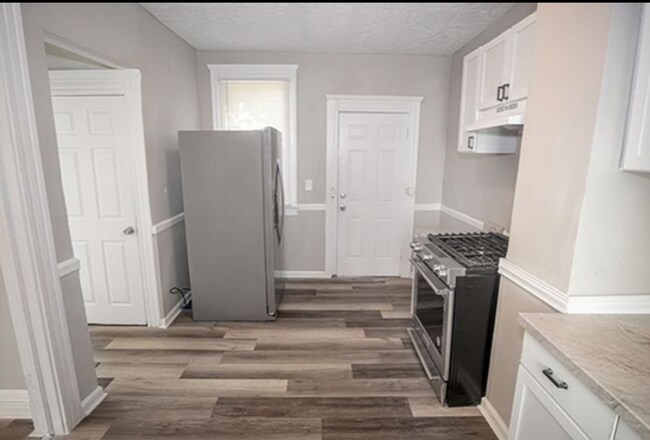 Building Photo - East Side 4-5 Bedroom Single-Family Newly ...
