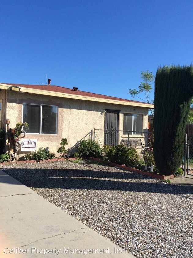 Foto principal - 7153 Dwight Way