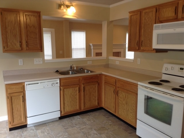 Building Photo - 858 Ridgepoint Dr