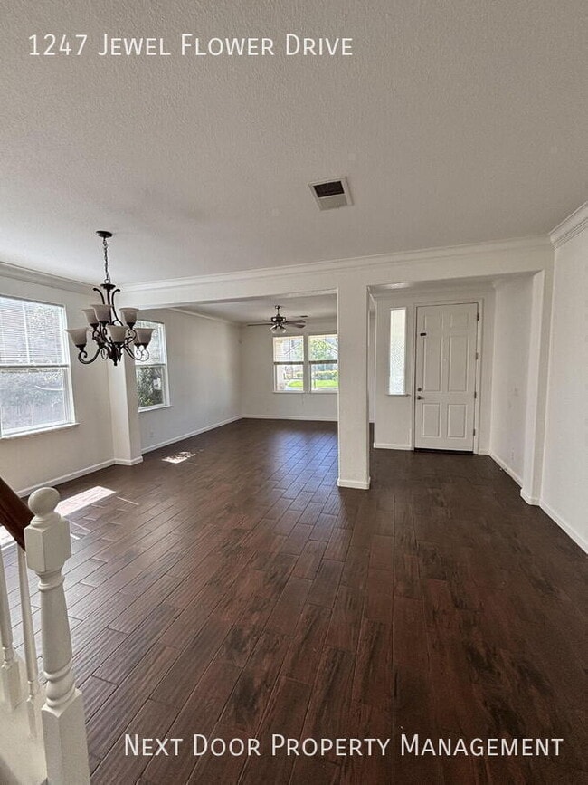 Building Photo - 1247 Jewel Flower Dr