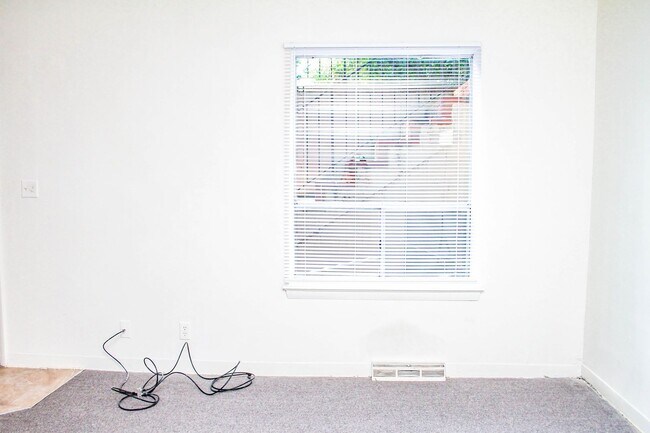 Foto del edificio - One Bedroom Apartments Available!