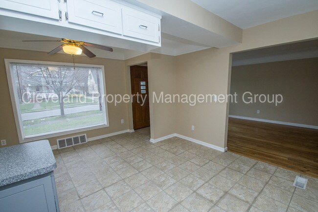 Building Photo - 1564 Maplegrove Rd